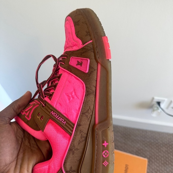 Louis Vuitton - Picture 1 of 3